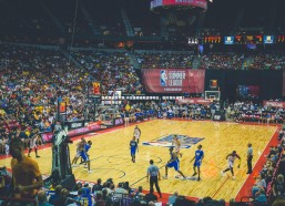 壹号娱乐网页版-卡拉格质疑斯洛特帅位，临时带队谁属？杰拉德非选项